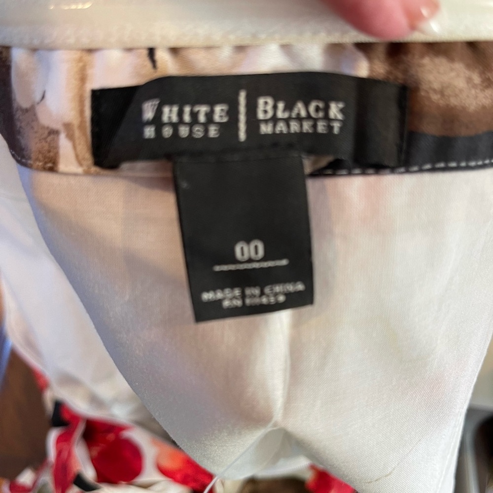 White House Black Market red rose 🌹 - Picture 4 of 4